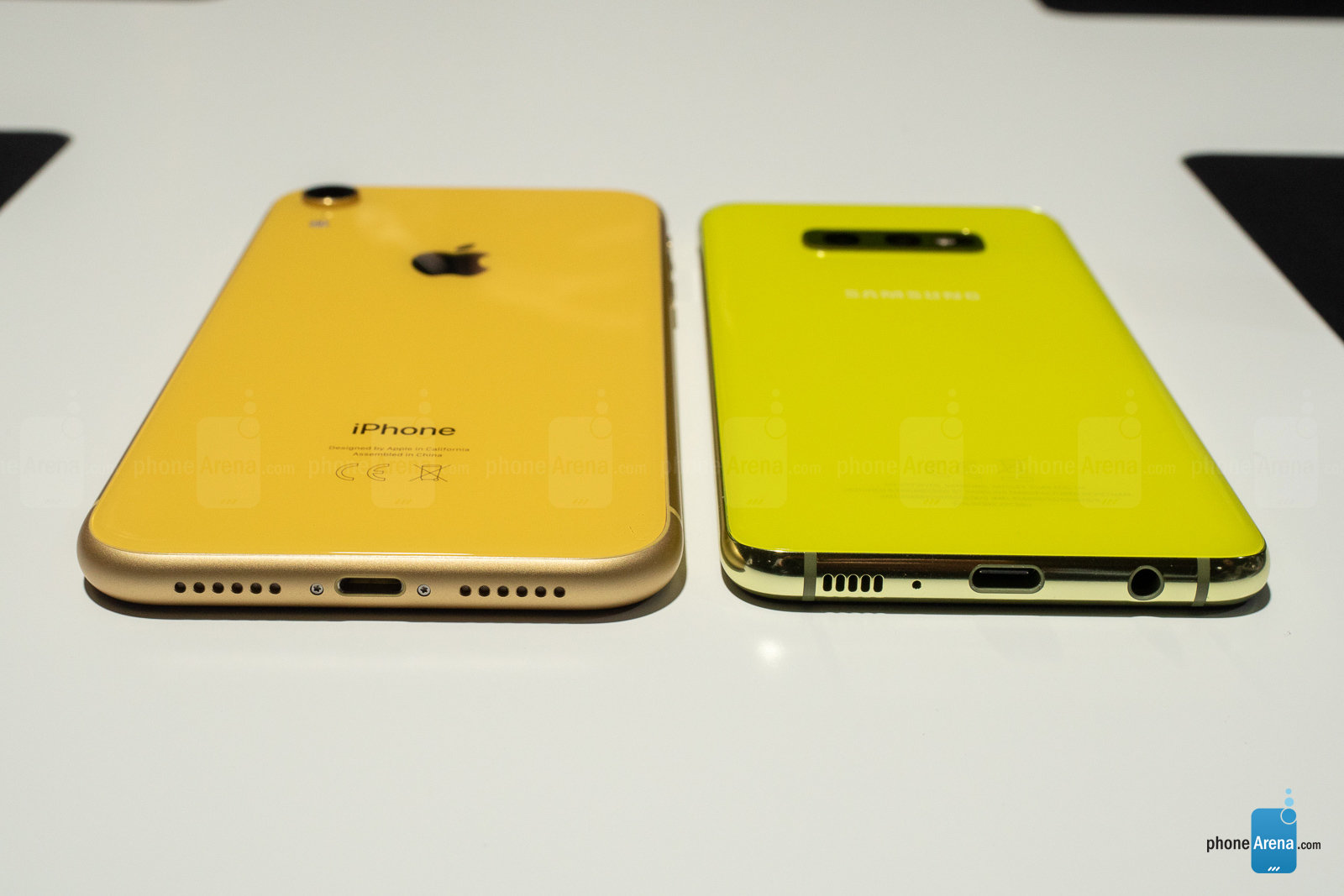 Samsung-Galaxy-S10e-vs-Apple-iPhone-XR-7.jpg