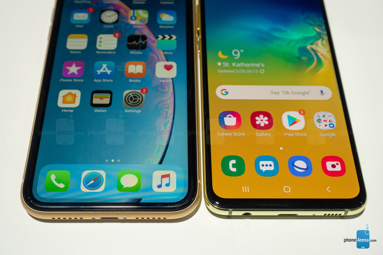 Samsung-Galaxy-S10e-vs-Apple-iPhone-XR-6.jpg