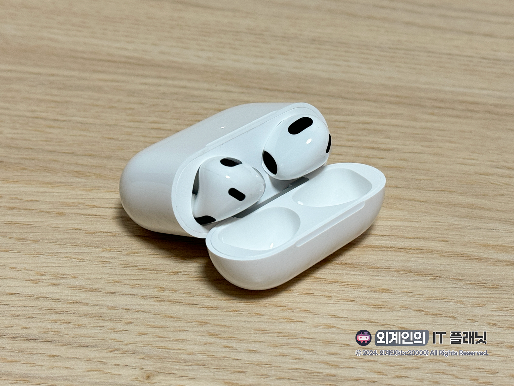 2402_AIP_Apple_AirPods_3G_001.png