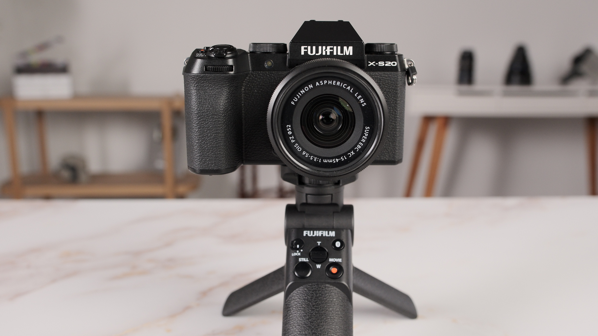 FUJIFILM-X-S20-XC-15-45mm-lens-and-grip.jpg