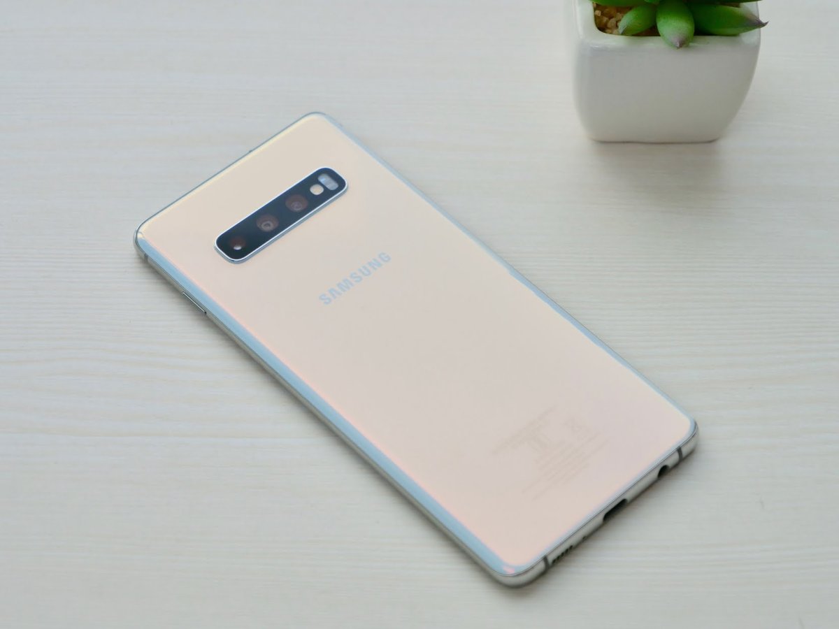 Samsung Galaxy S10 Plus Prism White Shining Colors.jpeg