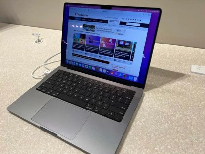 new-14-inch-macbook-pro-top.jpg
