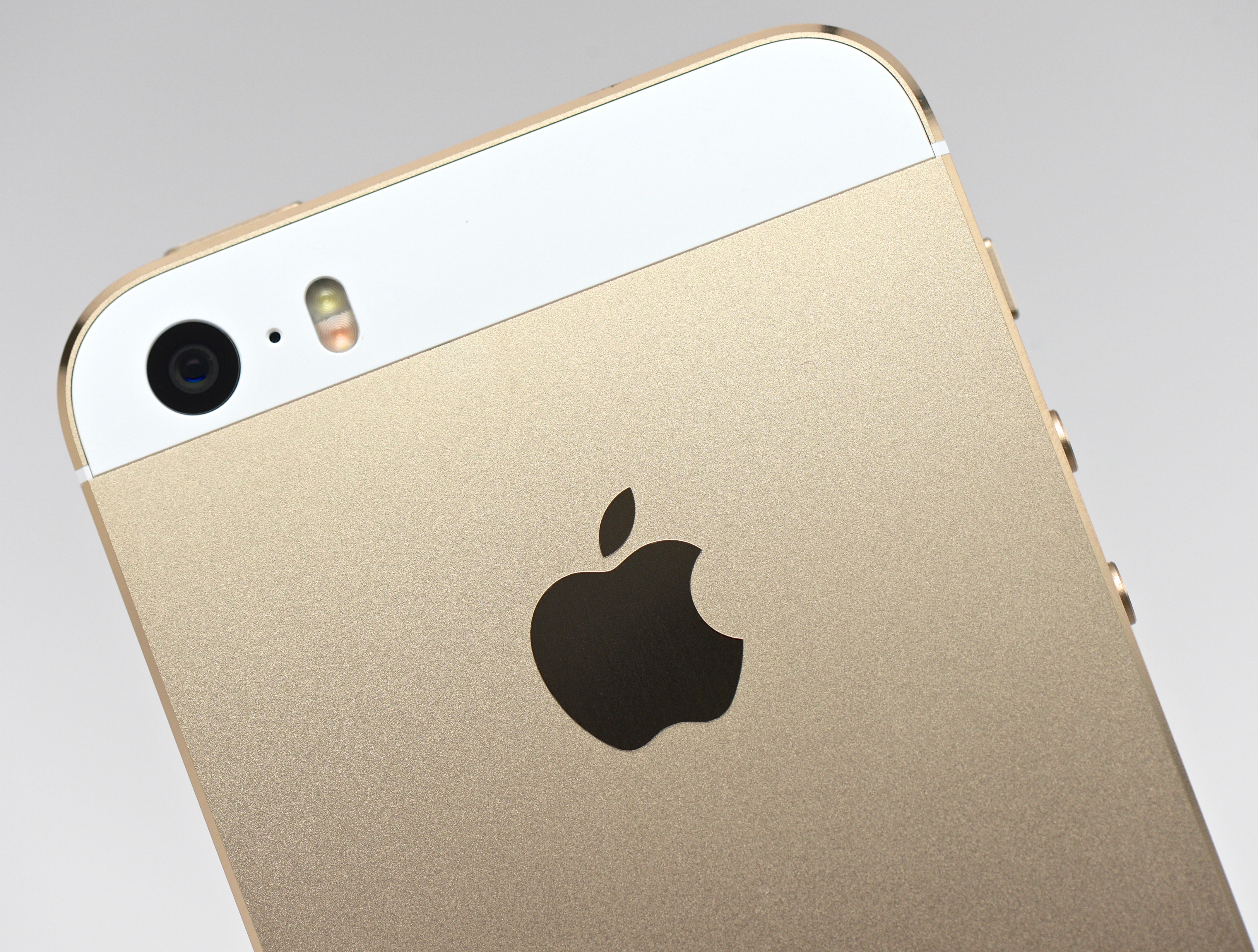 iphone-5s-review-gold-white-5.jpg