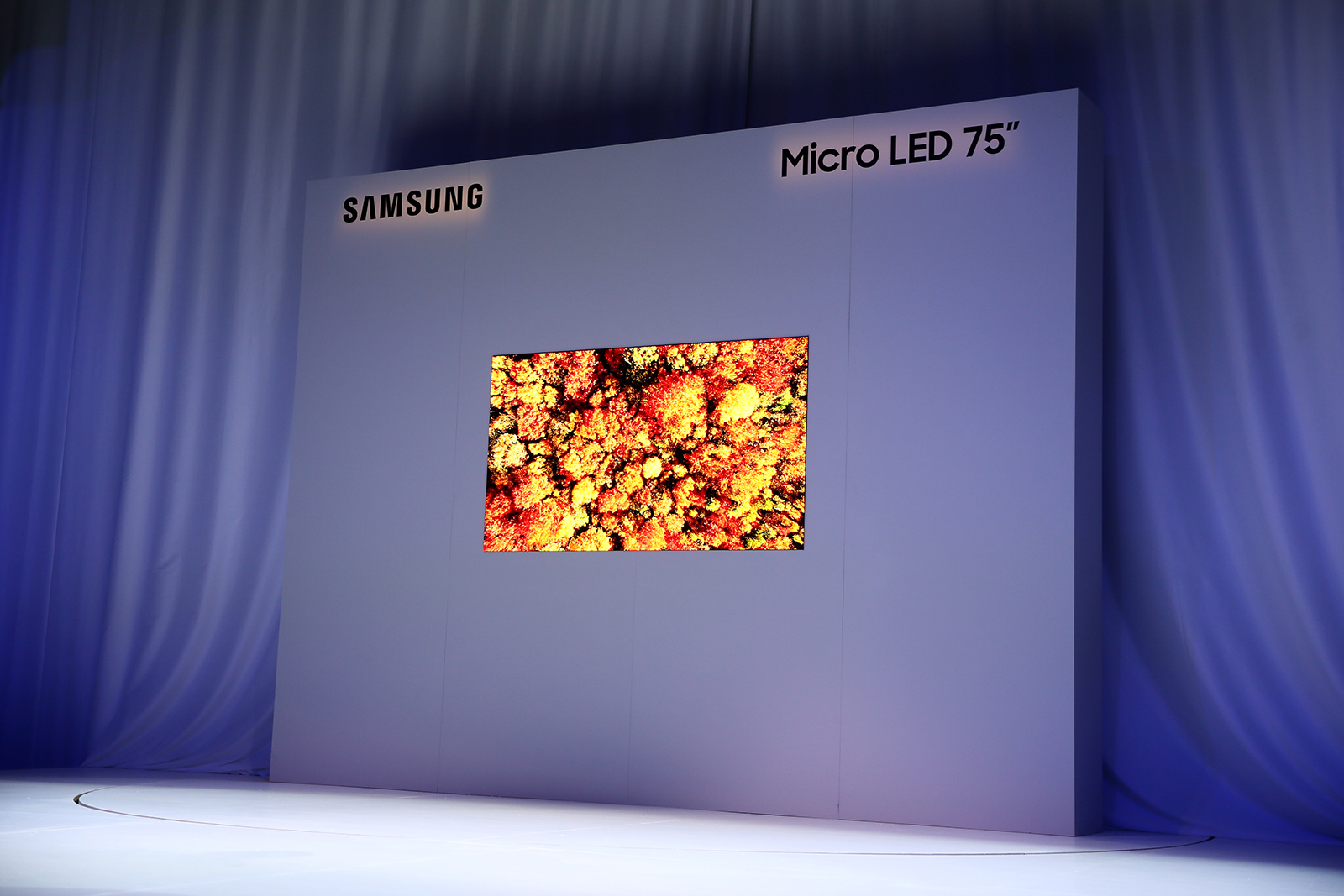 Samsung-FL2019_Micro-LED-75_Unveil-Stage.jpg