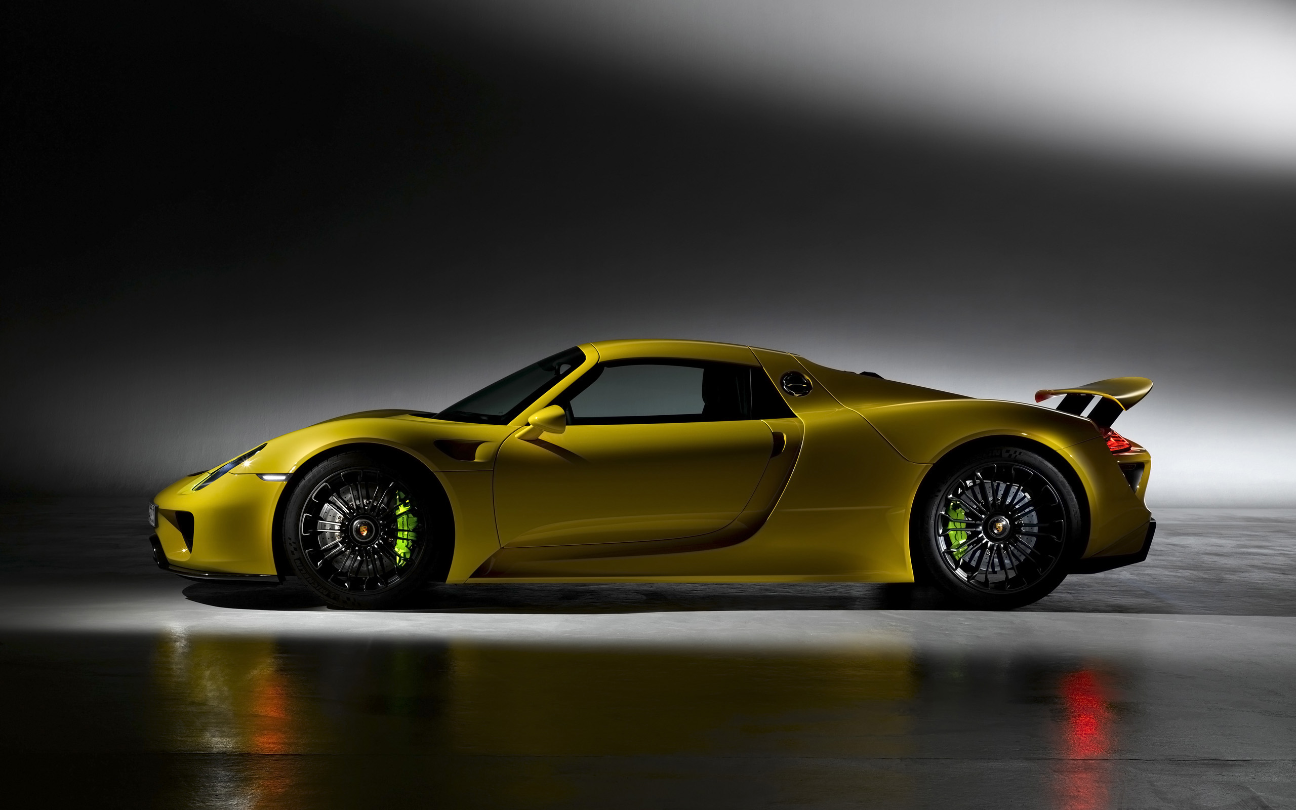 2014-Porsche-918-Spyder-Yellow-Static-2-2560x1600.jpg
