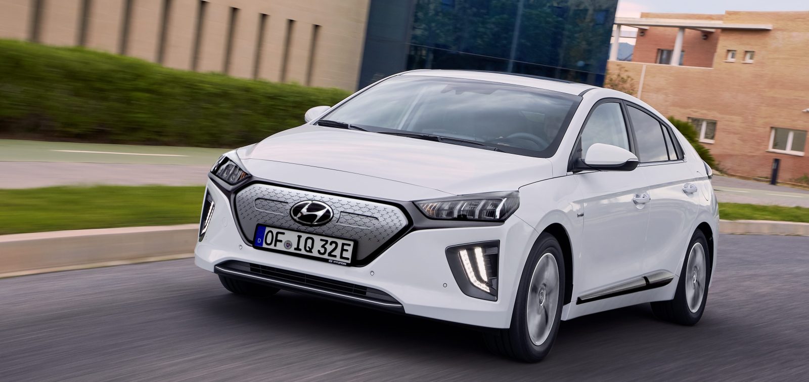 New-Hyundai-IONIQ-Electric-20-e1556810215767.jpg