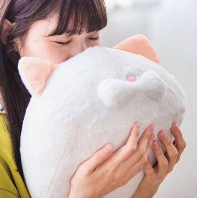 17 일본의 특이한 핸드크림 고양이 정수리 냄새가 난다고 함.jpg