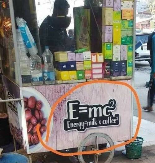 4 E=mc² 를 정의한다 2샷 라떼가 에너지 그 자체이니라.jpg