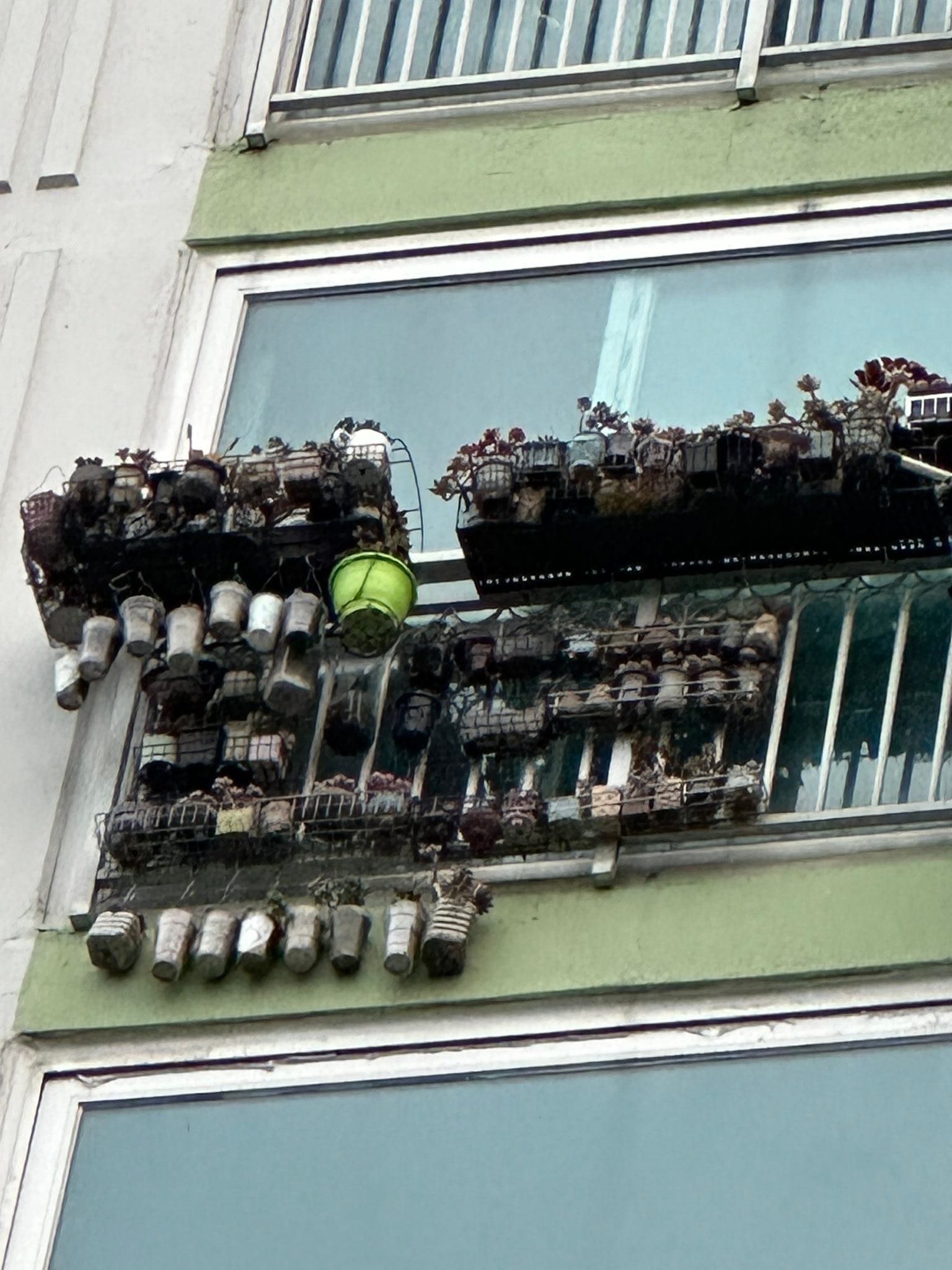 14 아파트 베란다의 시한폭탄.jpg