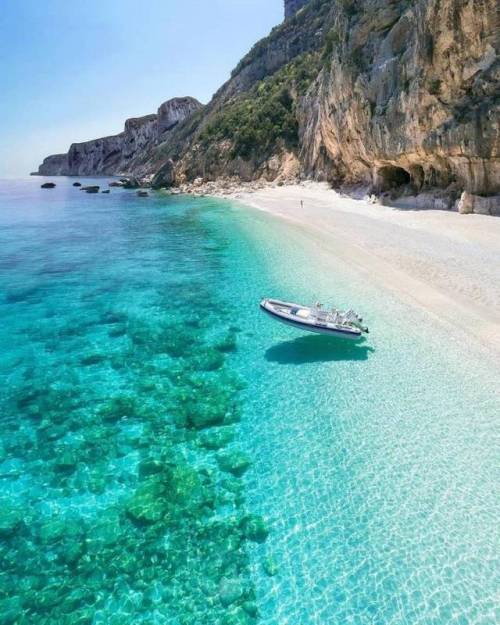 11 인어공주 실사판 촬영지 이탈리아의 Sardinia 섬.jpg