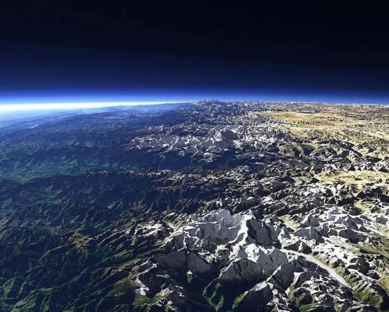 16 우주 상공에서 찍은 히말라야 산맥의 모습.jpg