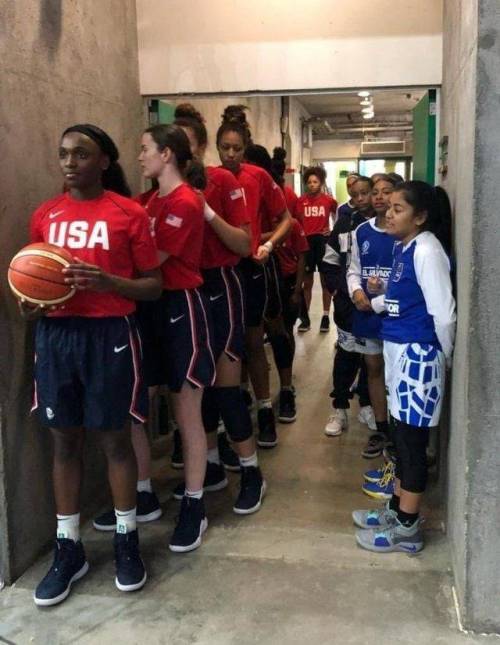 15 압도적인 피지컬 차이 미국 vs 엘살바도르 u16 여자농구 대표팀.jpg