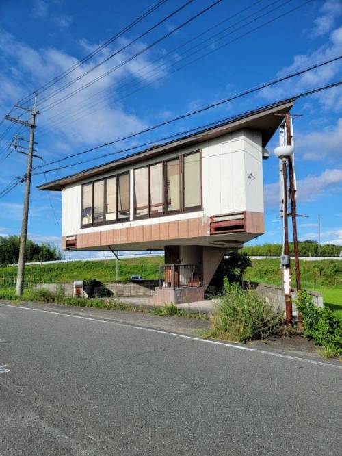 20 특이한 일본 시골집.jpg
