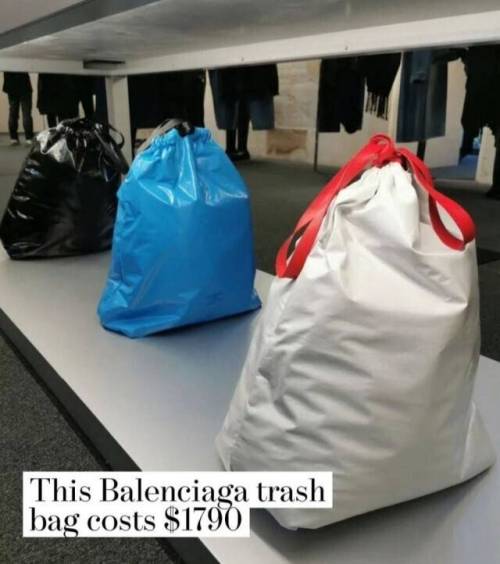6 발렌시아가 233만원짜리 가방 쓰레기봉투에서 영감 받아서 만든 제품.jpg