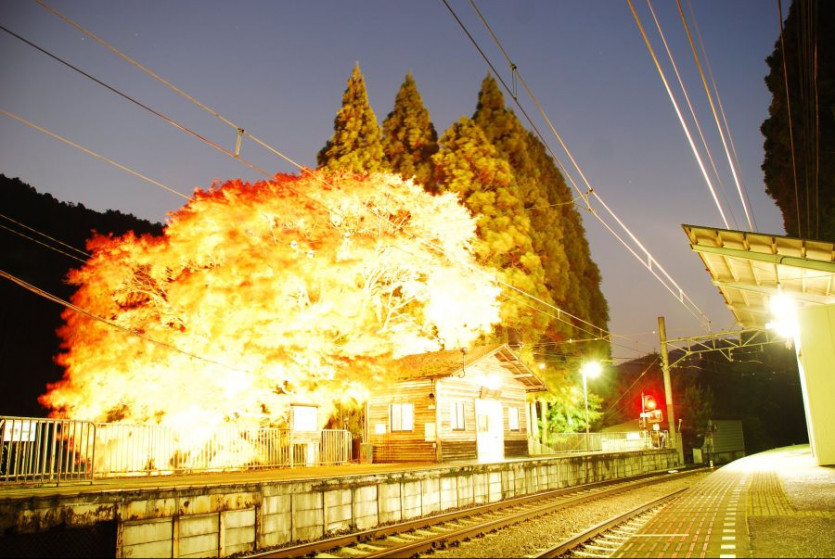 16 시골 전철역 야간 풍경 예술은 폭☆발이다.jpg