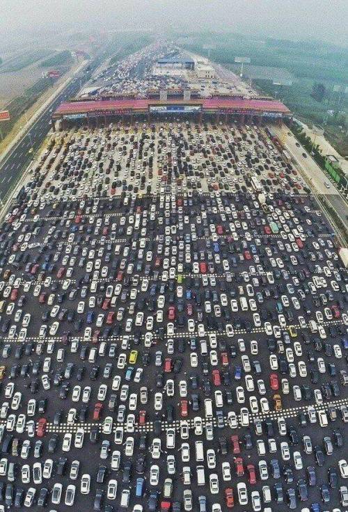 7 중국의 50차선 고속도로.jpg