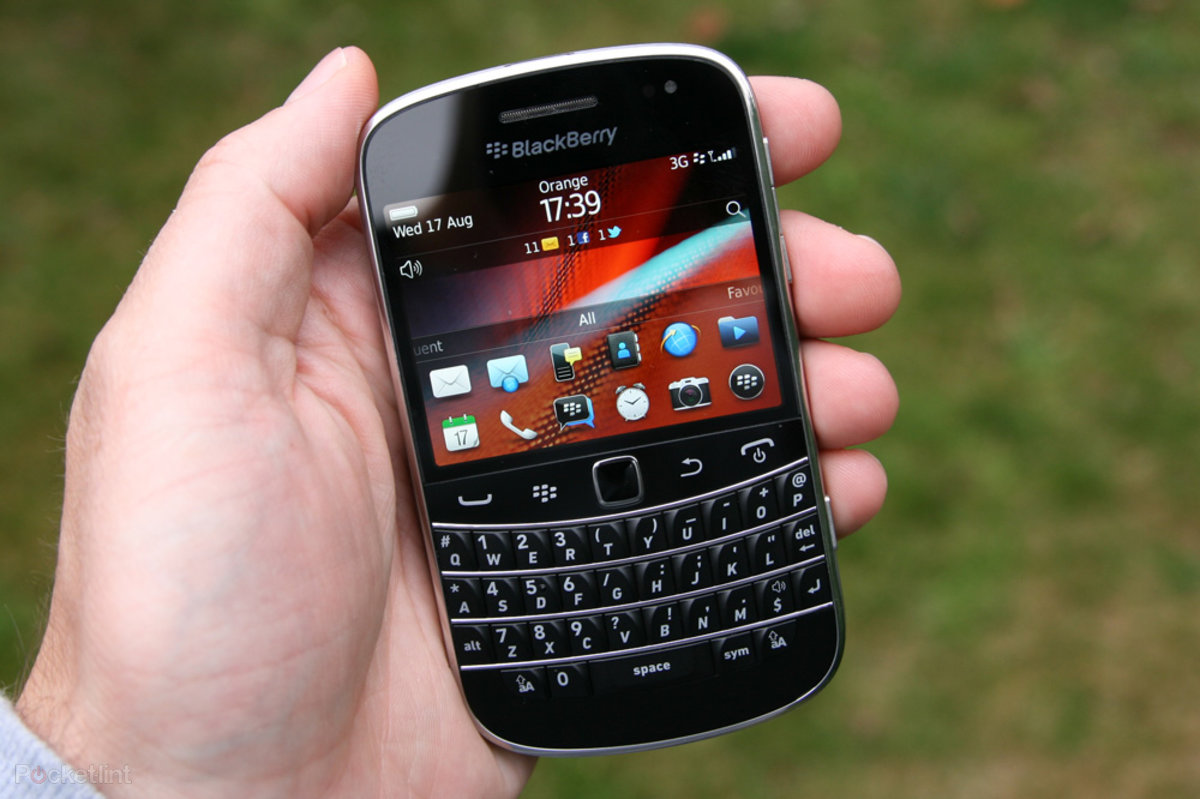 72517-phones-review-blackberry-bold-9900-image1-lInKMSL4Bq.jpg