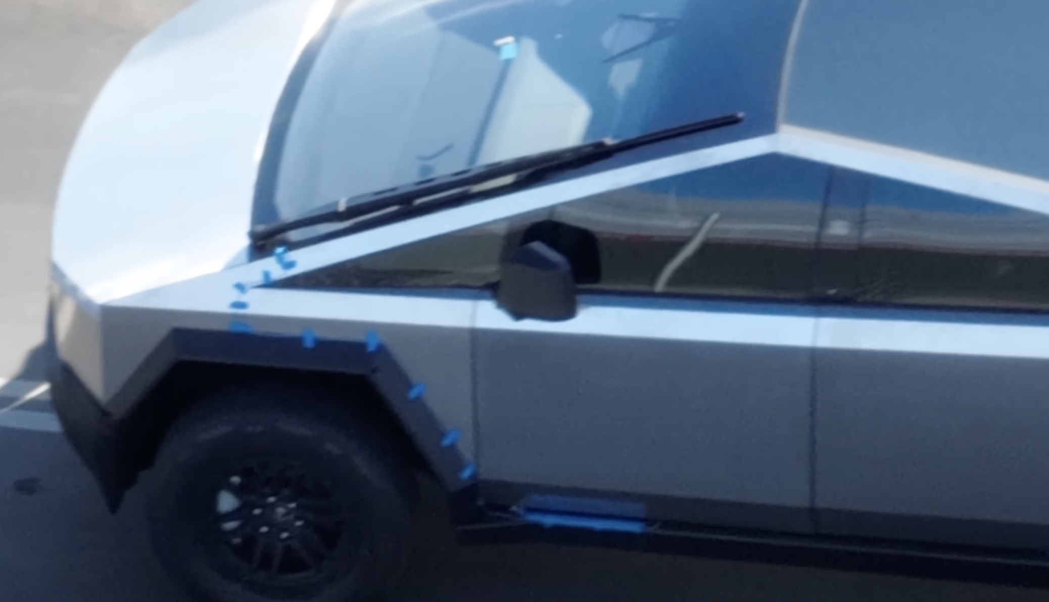 Tesla-Cybertruck-windshild-wiper.jpg